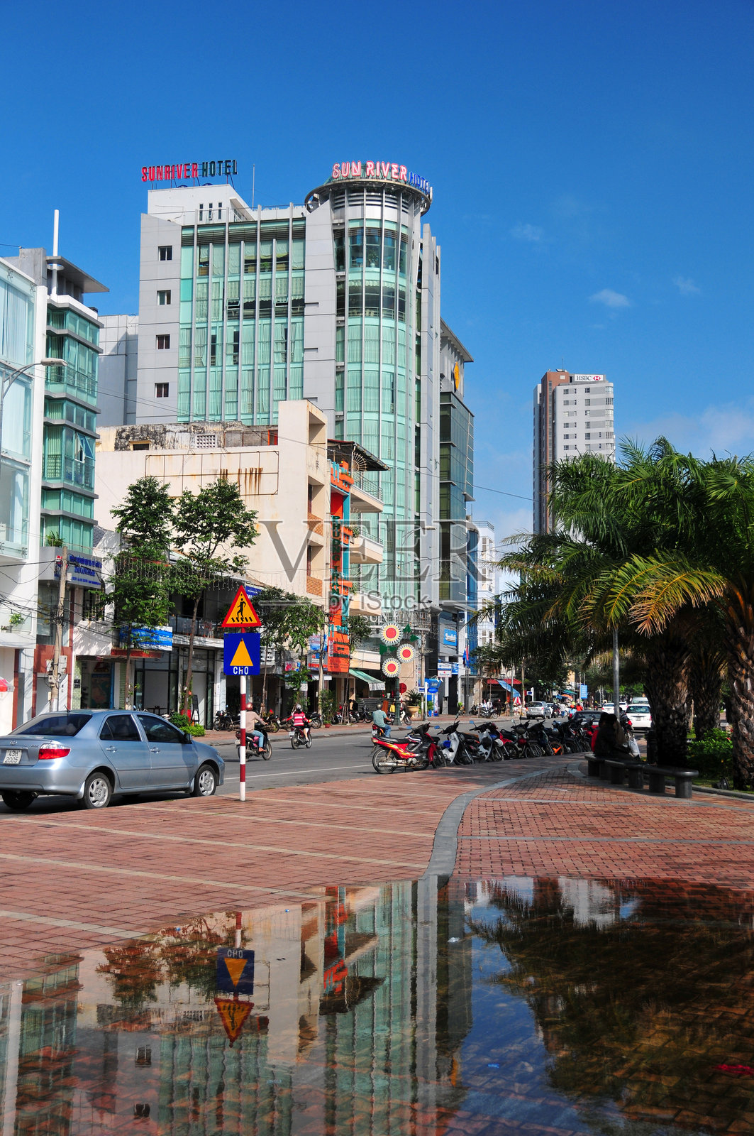 越南岘港市白藤街河畔的Sun River Hotel照片摄影图片