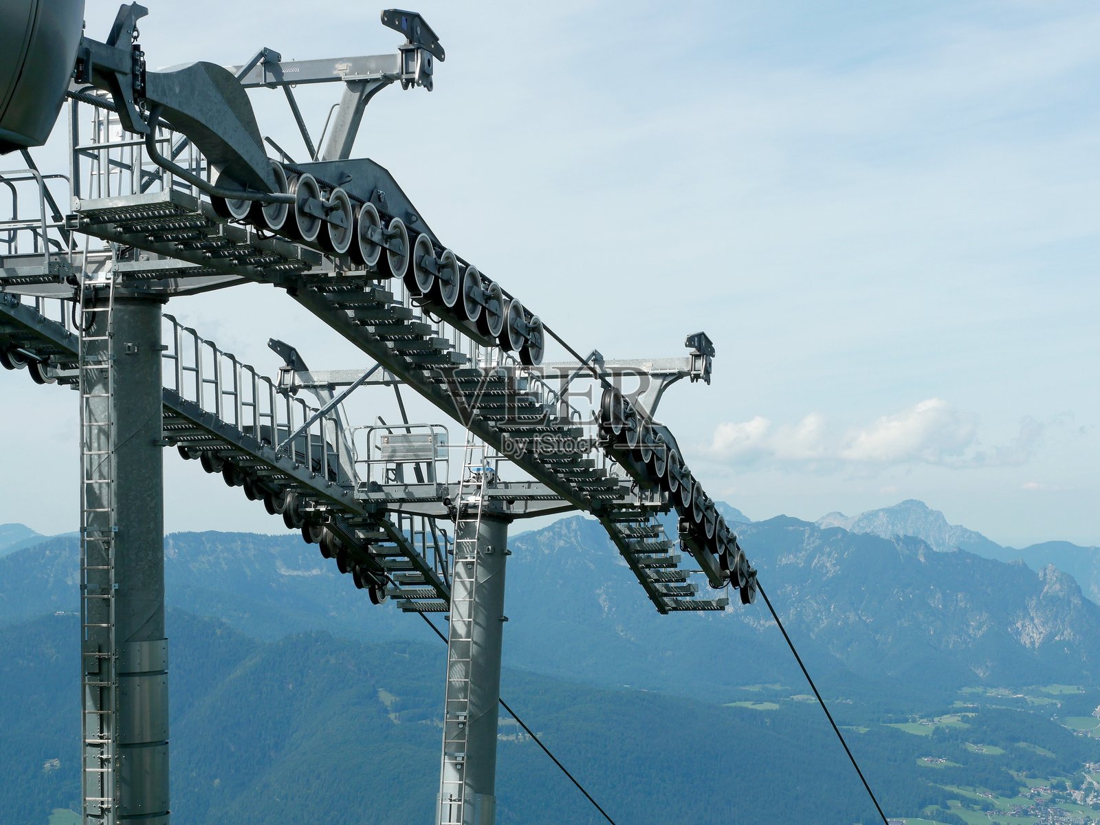 耶纳尔峰缆车（Jennerbahn）的缆车塔和技术，位于贝希特斯加登阿尔卑斯山脉照片摄影图片