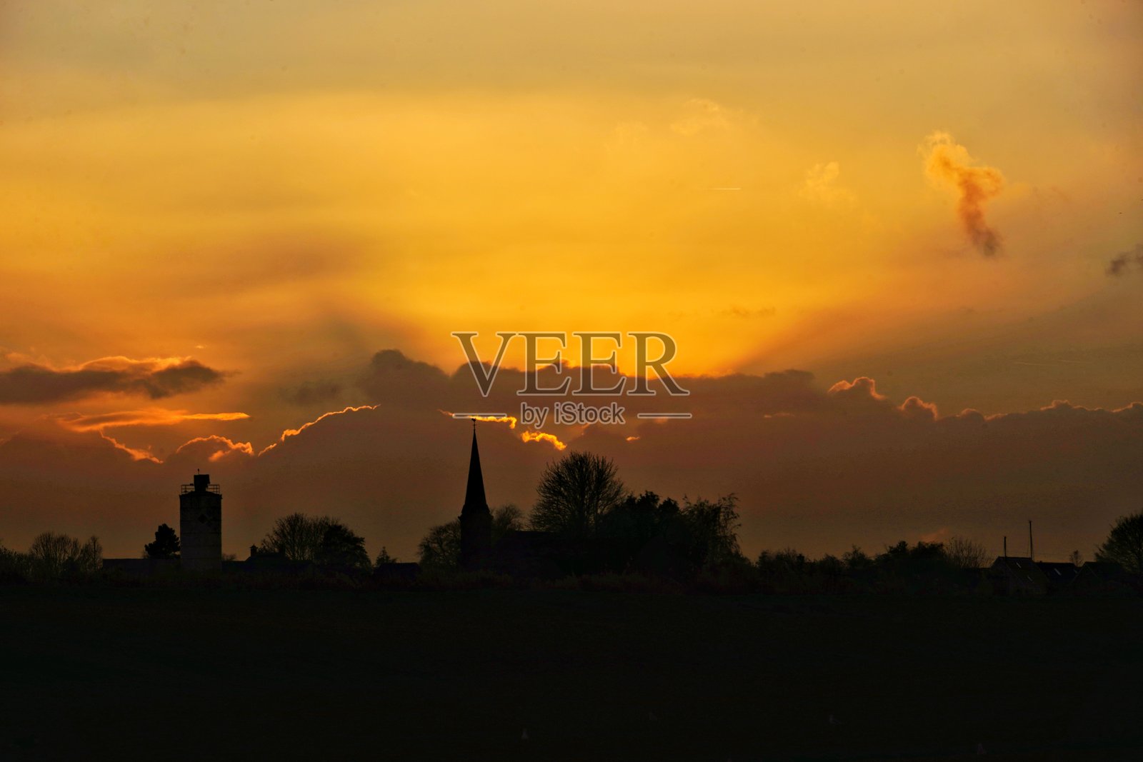 荷兰日落时分的美丽天空照片摄影图片