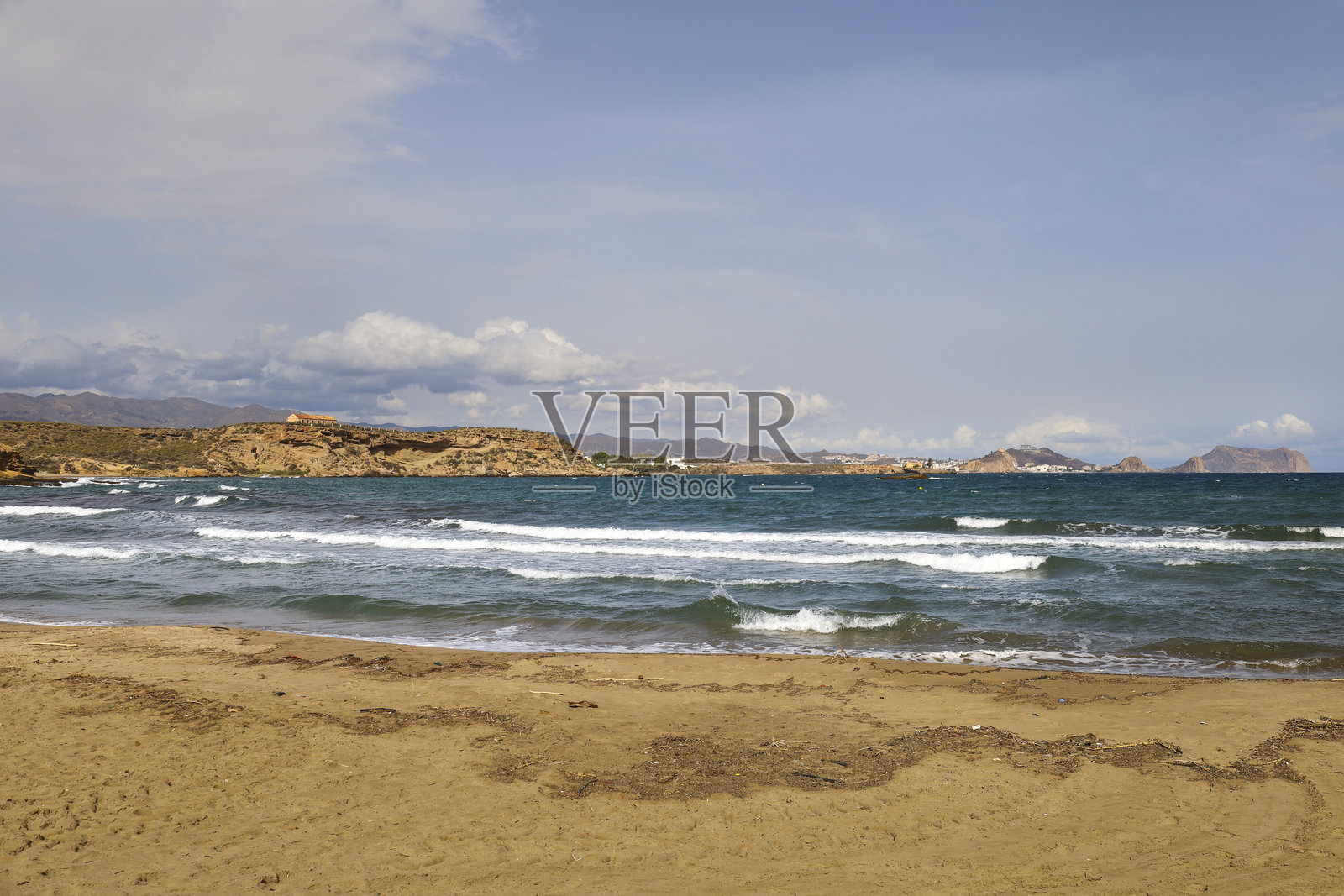 秋季风雨交加日下的拉卡罗琳娜海滩照片摄影图片