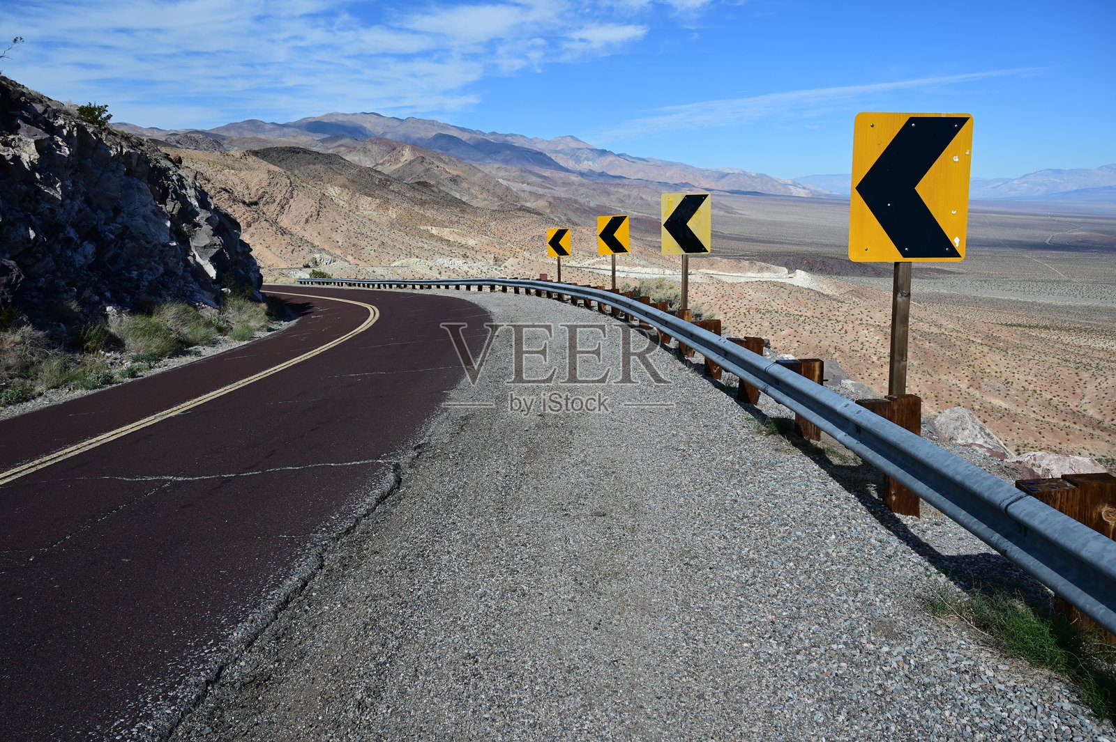 特罗纳野玫瑰之路，一条危险的山路。照片摄影图片