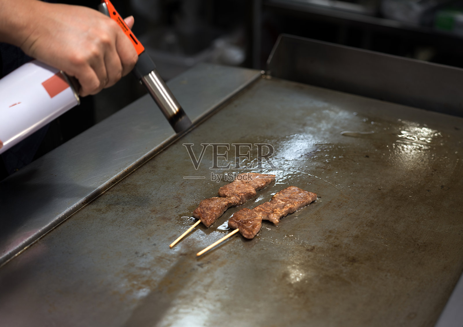 铁板烤和牛串照片摄影图片