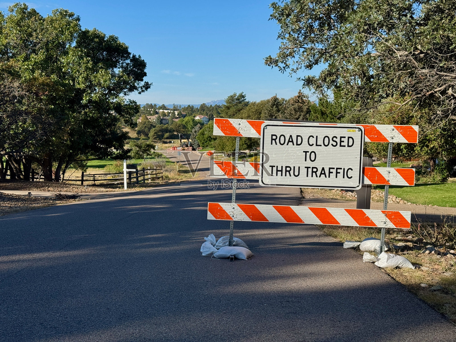 道路封闭标志照片摄影图片