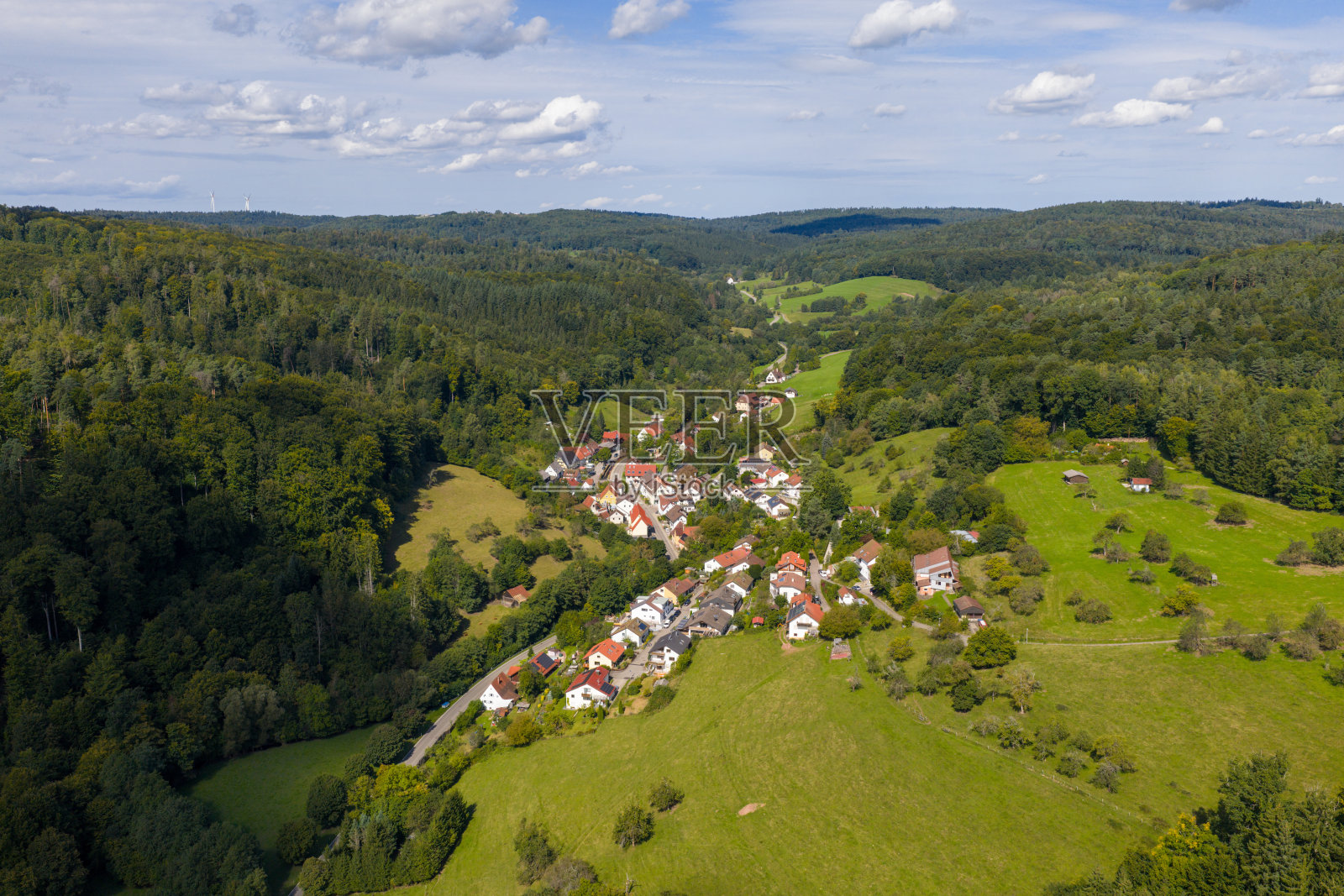 德国斯图加特附近纳萨赫谷的航拍图照片摄影图片