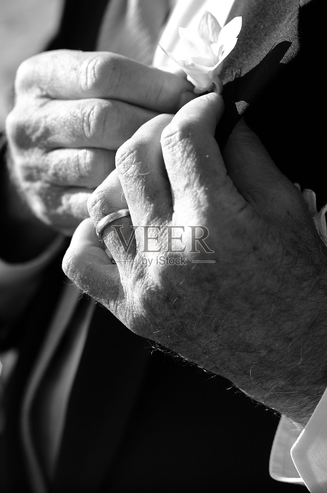 胸花别戴照片摄影图片