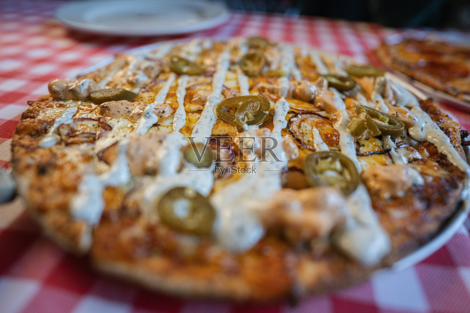 特写彩色披萨照片摄影图片