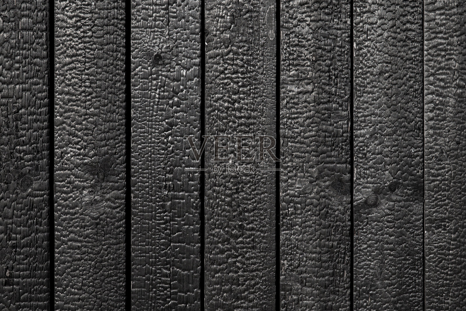 烧杉板，也称为“Shou Sugi Ban”或“Yakisugi”，是一种传统的日本木材防腐方法。照片摄影图片