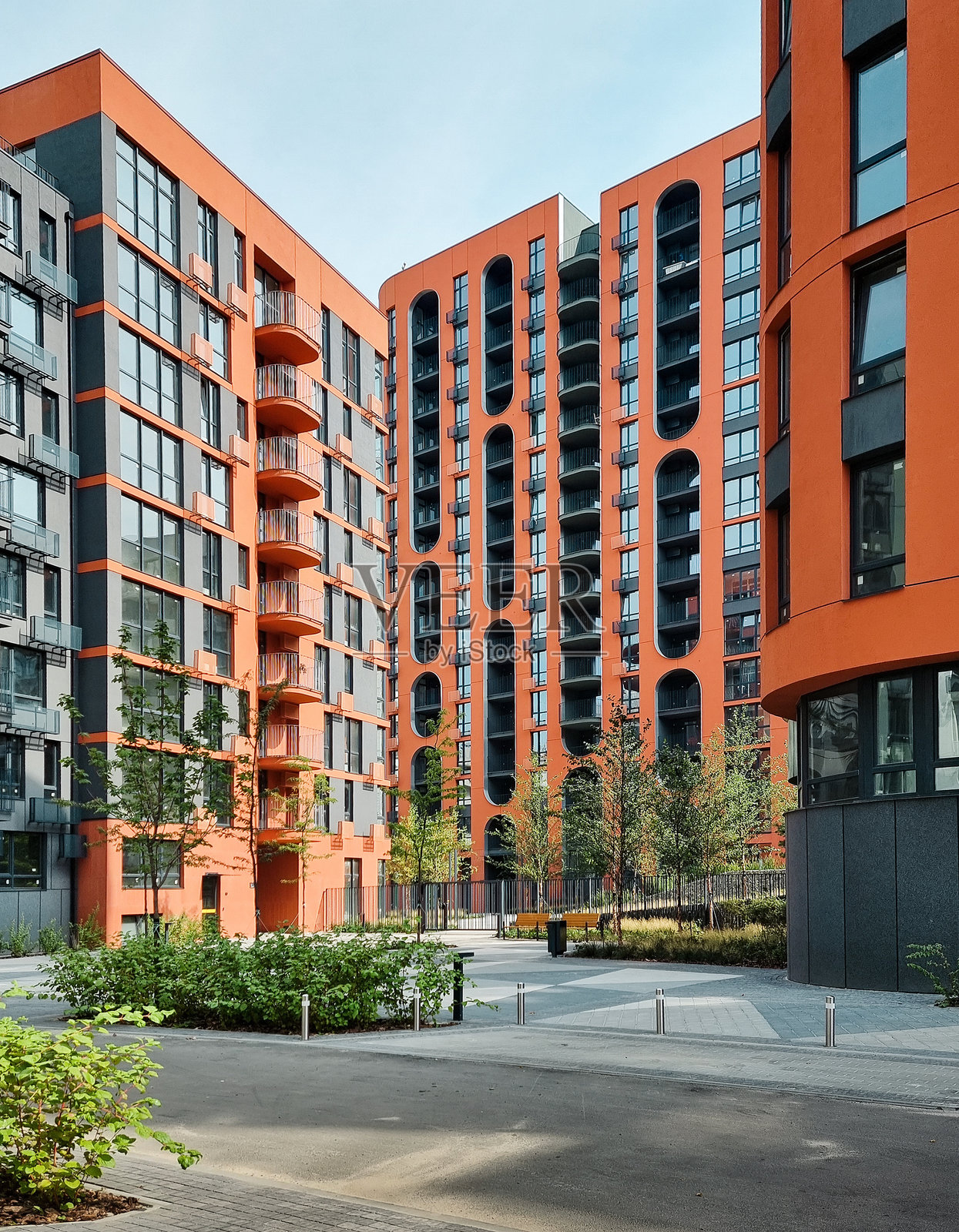 现代住宅建筑，橙色外墙。照片摄影图片