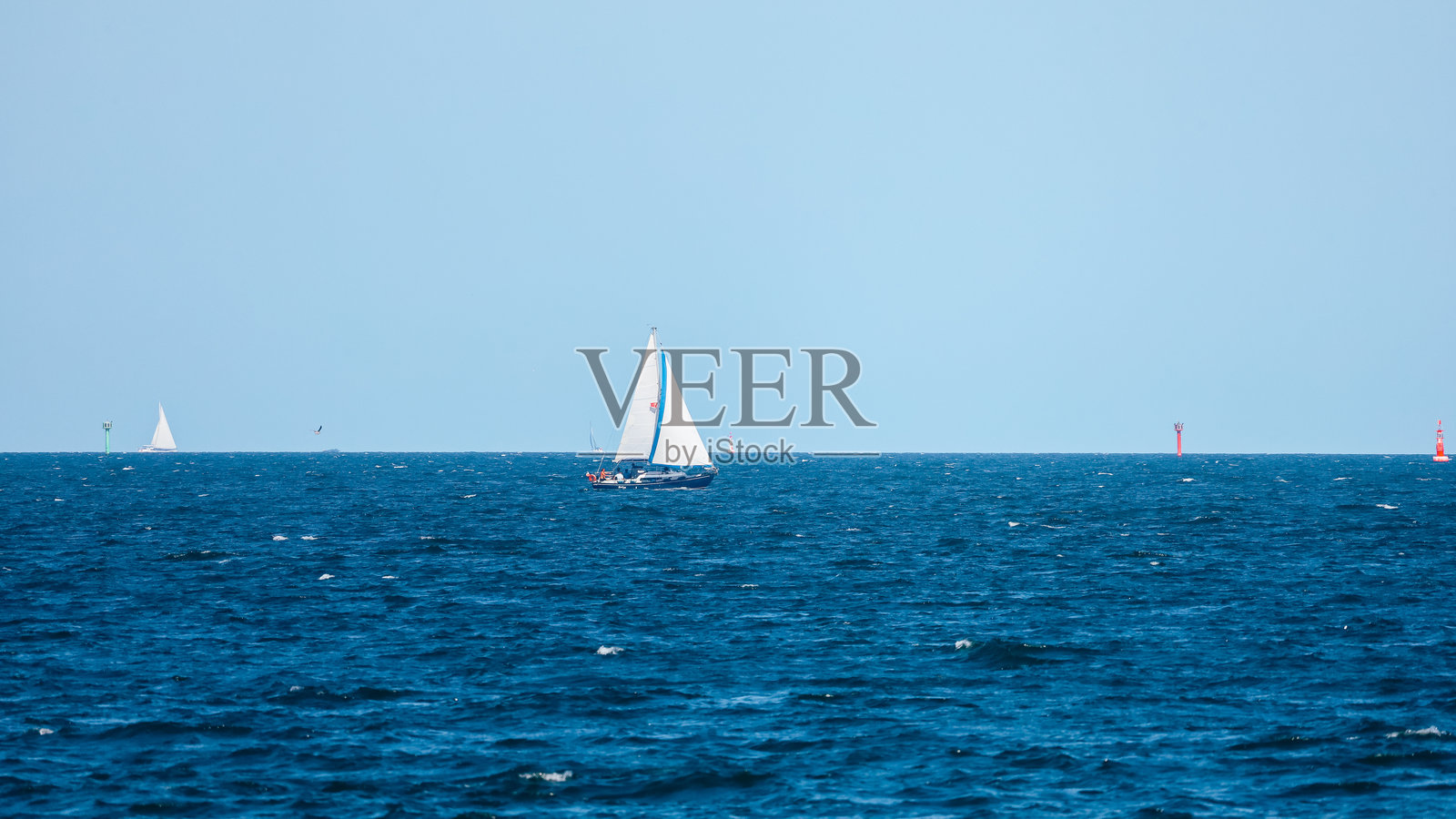 海上的帆船照片摄影图片