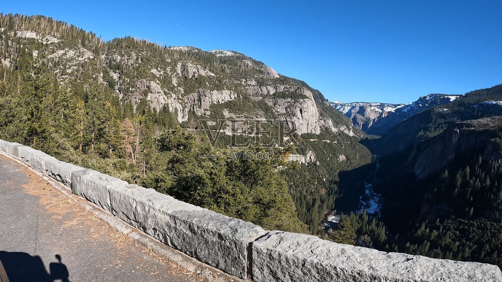 优胜美地国家公园的山脉。照片摄影图片