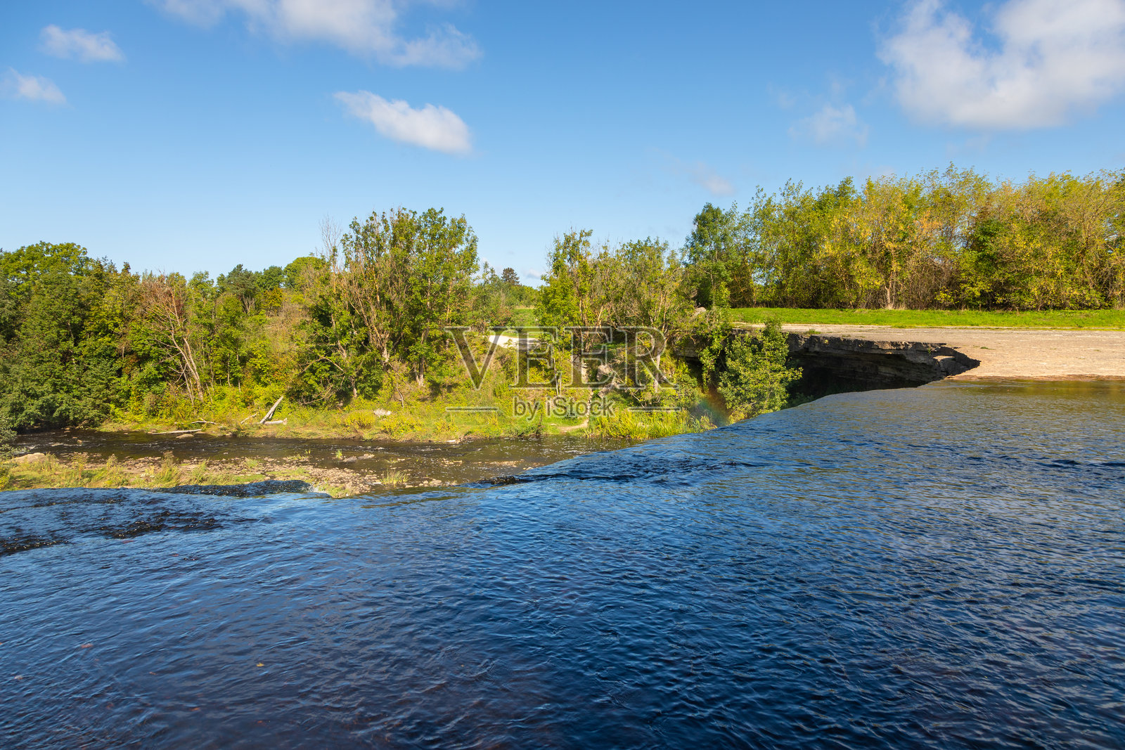 爱沙尼亚拉赫马国家公园的贾加拉瀑布。照片摄影图片