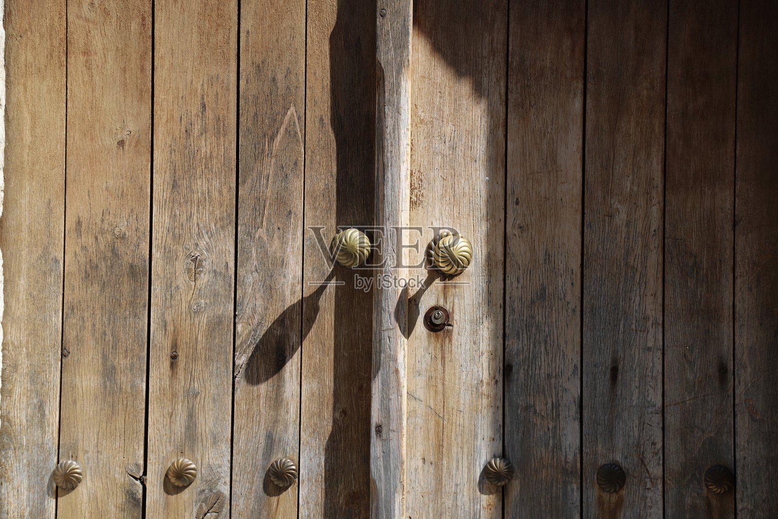 历史悠久的木门照片摄影图片