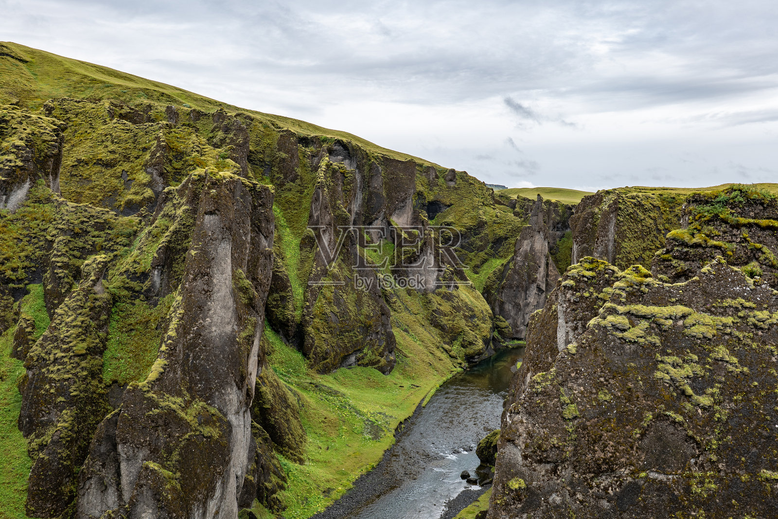 冰岛的菲亚德拉峡谷和菲亚德拉河照片摄影图片