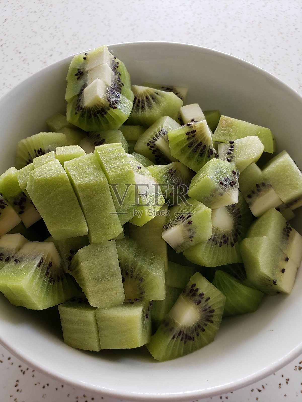 新鲜切块的鲜绿奇异果照片摄影图片