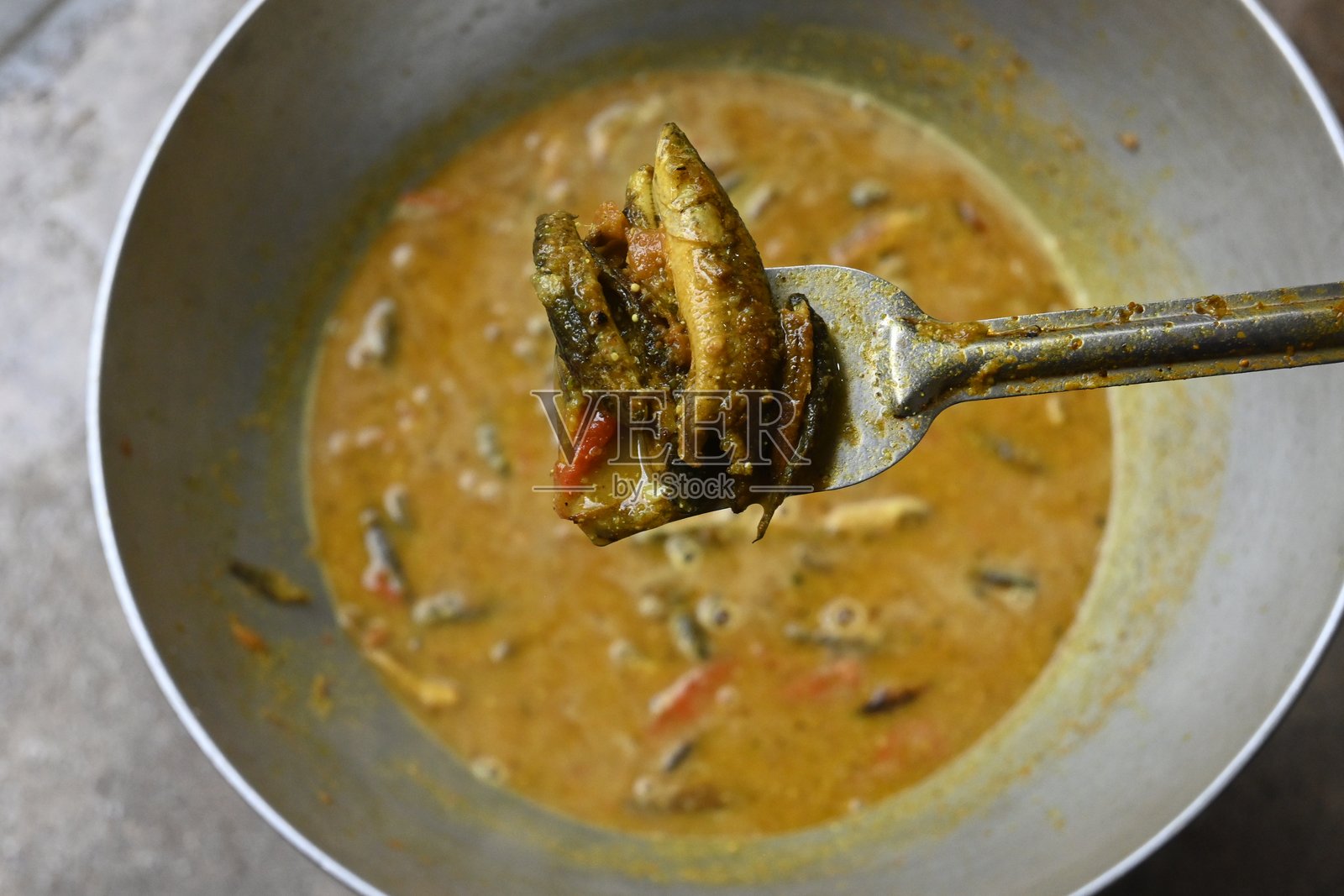 小蛇头鱼或东方蛇头鱼咖喱照片摄影图片