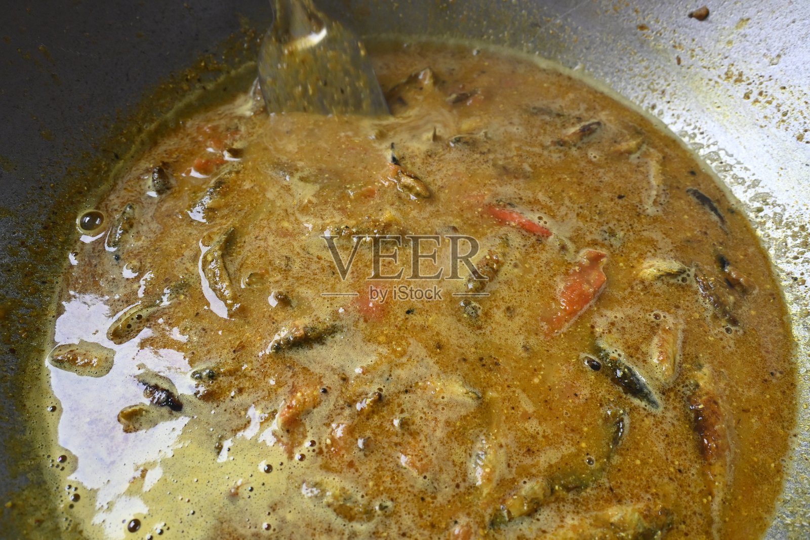 小蛇头鱼或东方蛇头鱼咖喱。照片摄影图片