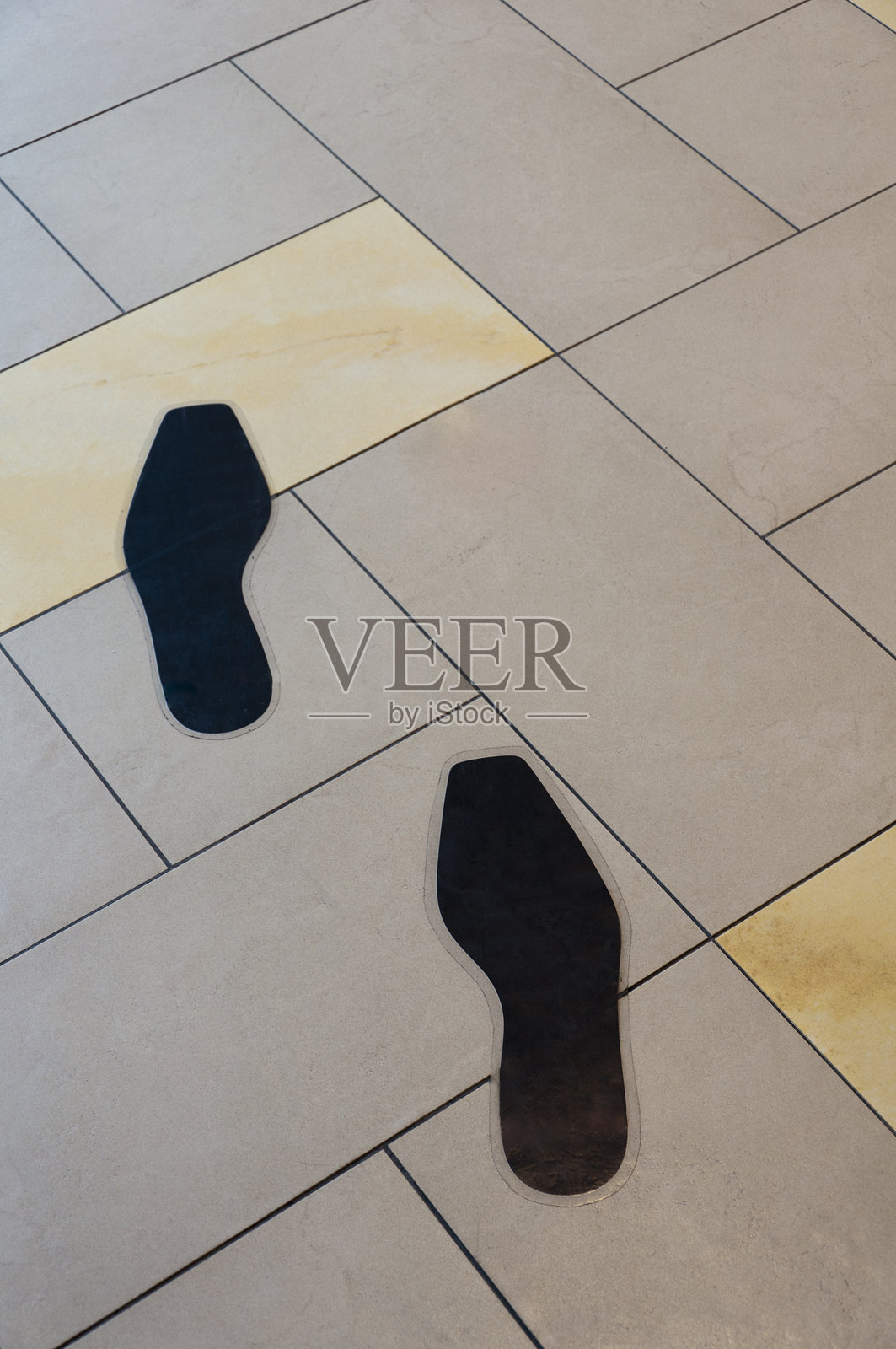 地板上的脚印照片摄影图片