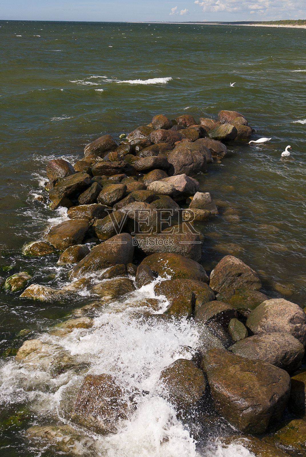海浪拍打着石头照片摄影图片
