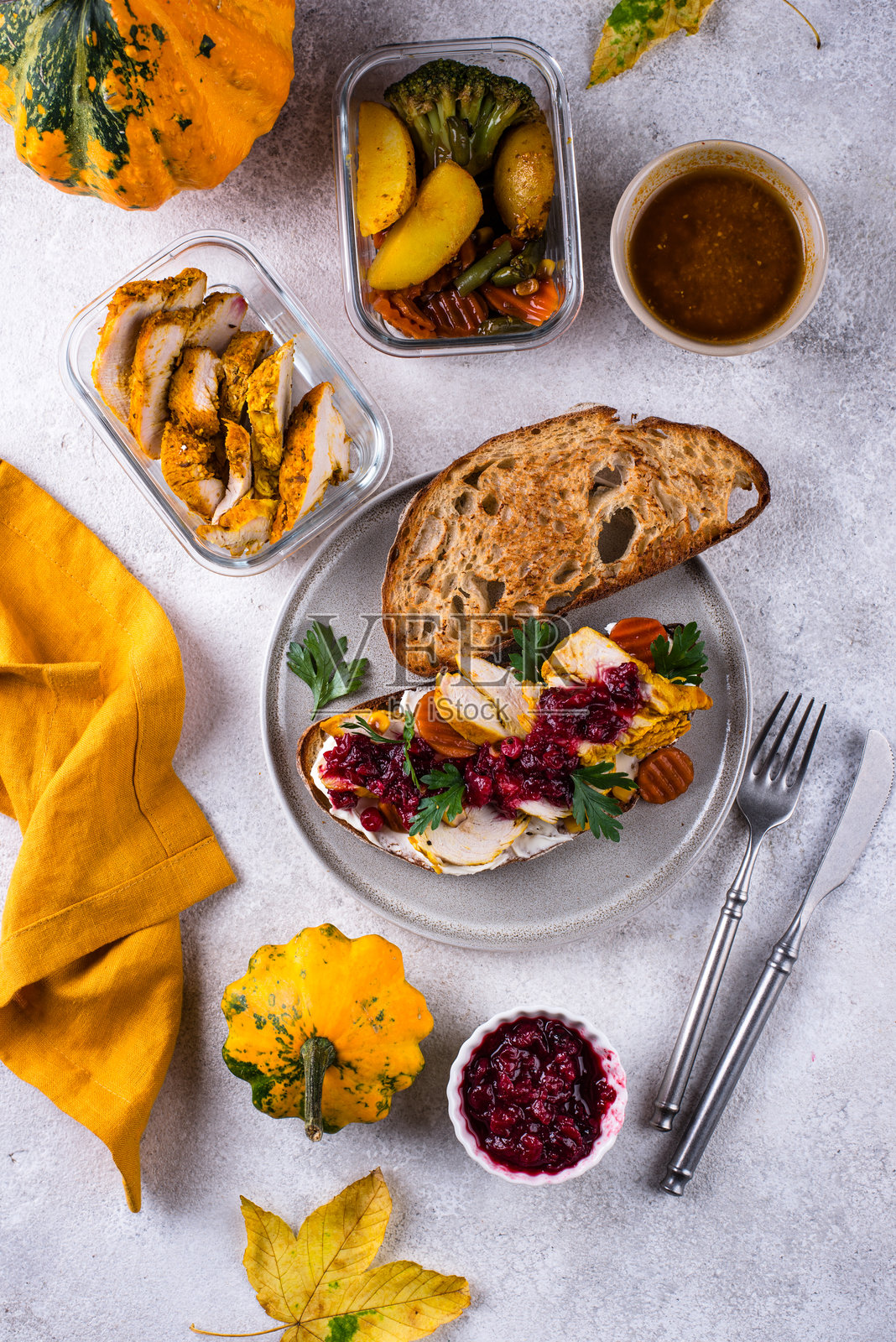火鸡感恩节剩菜三明治照片摄影图片