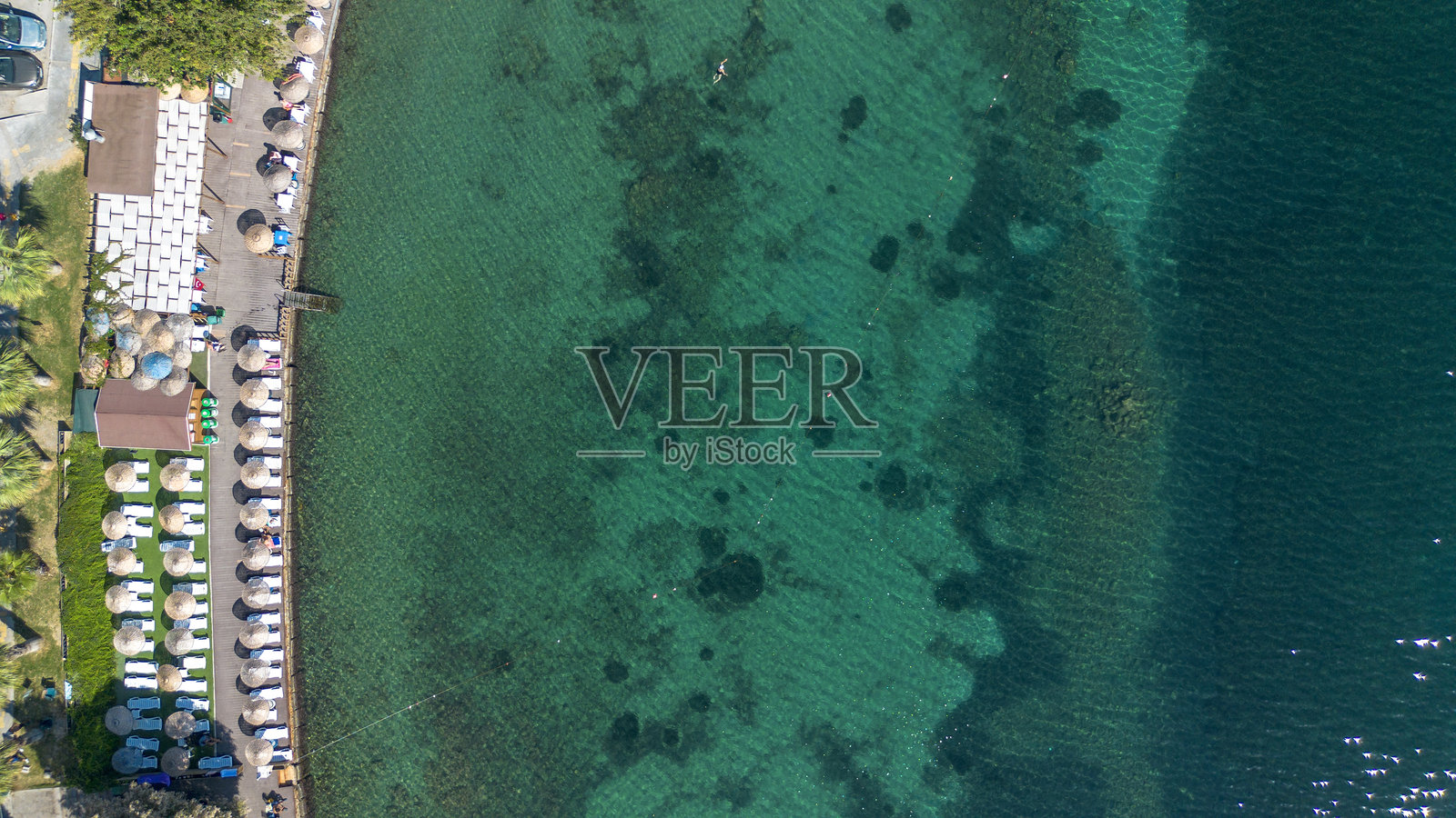 切什梅阿尔蒂 - 乌尔拉 - 伊兹密尔 - 土耳其，望向“新娘岩”或“帆岩”。Gelinkaya照片摄影图片