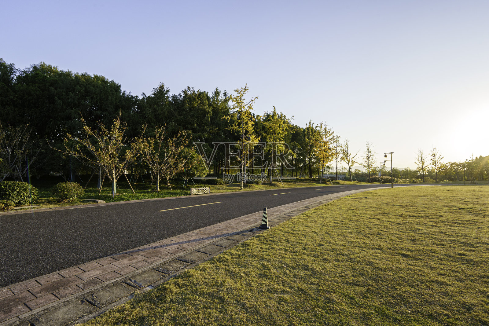 城市沥青路照片摄影图片