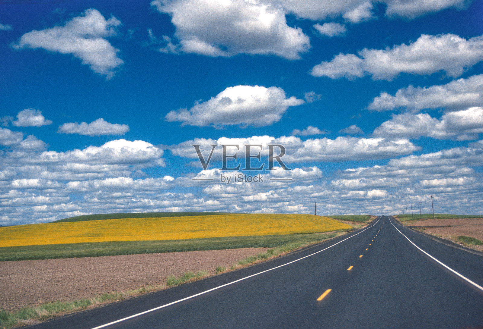 美国2号公路，华盛顿州东部，1989年夏日晴空照片摄影图片