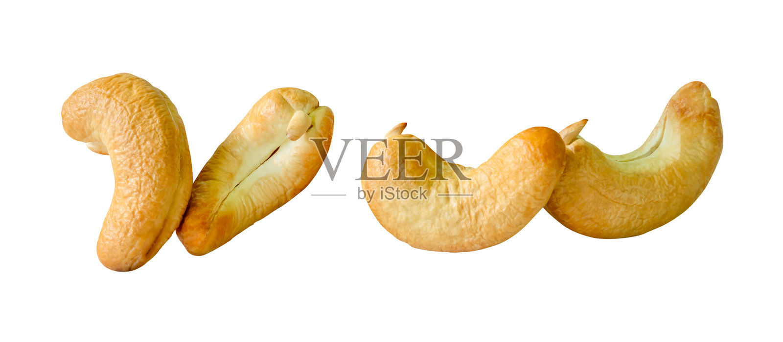 四颗烤腰果堆叠在白色背景上，带有抠图路径照片摄影图片