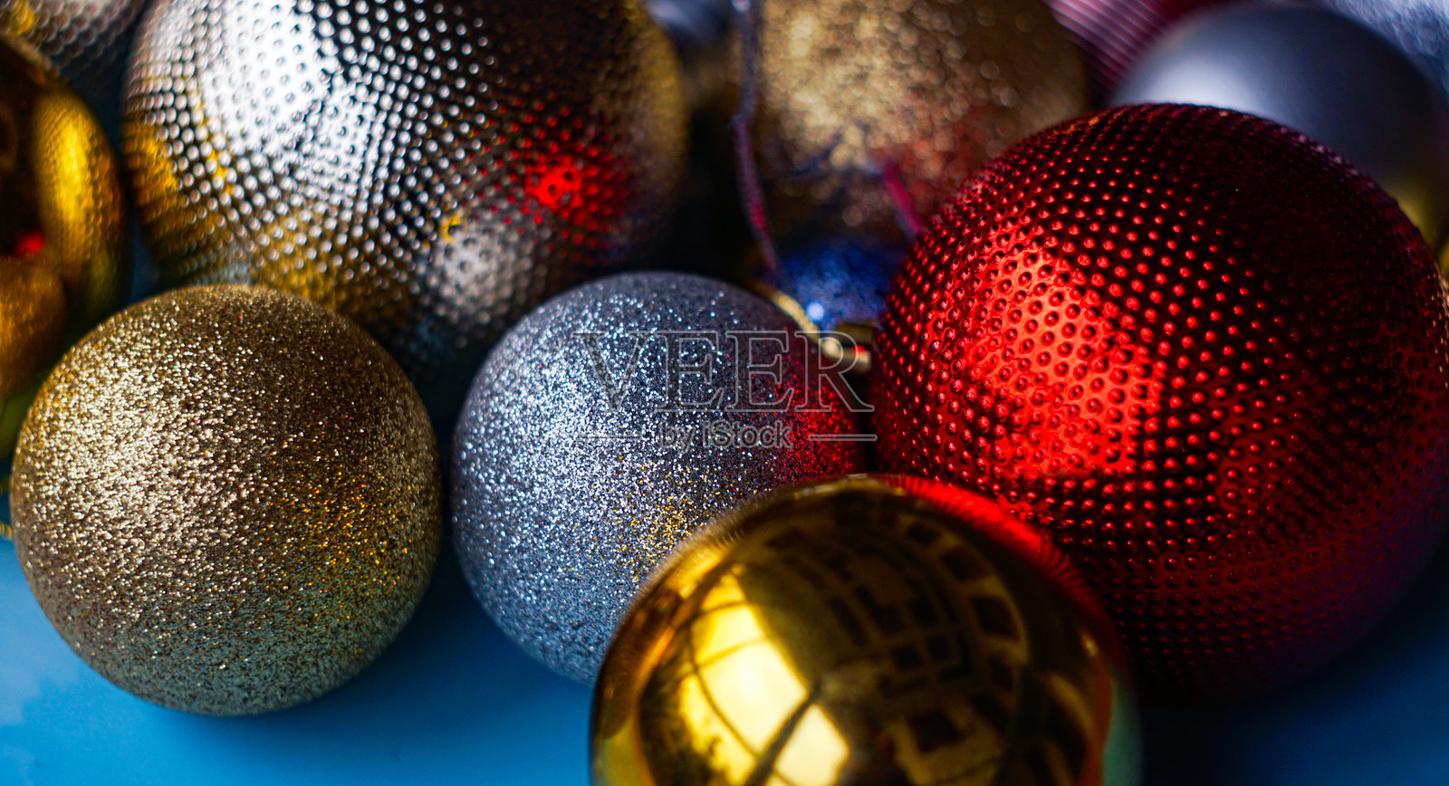 杜松玩具放在一起照片摄影图片