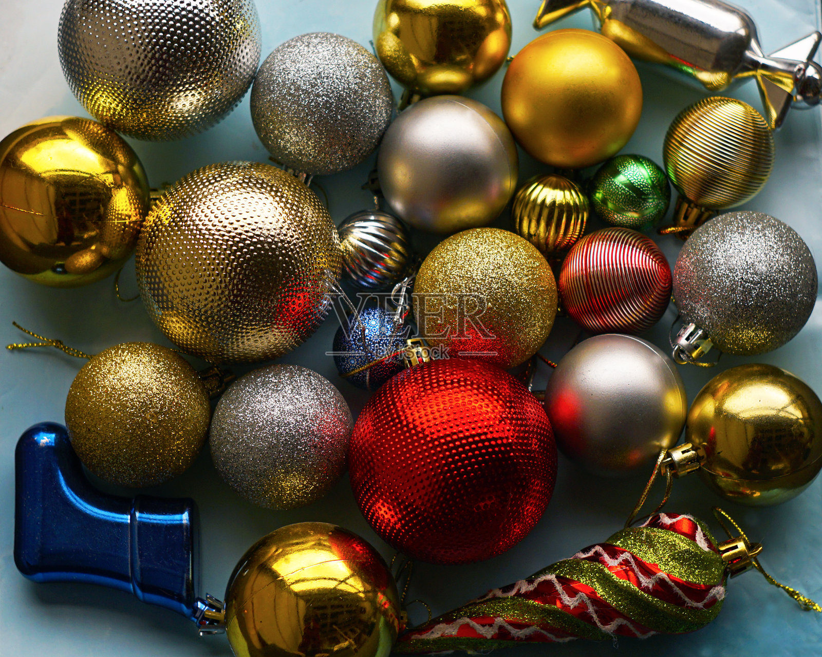 杜松玩具集中在一起照片摄影图片