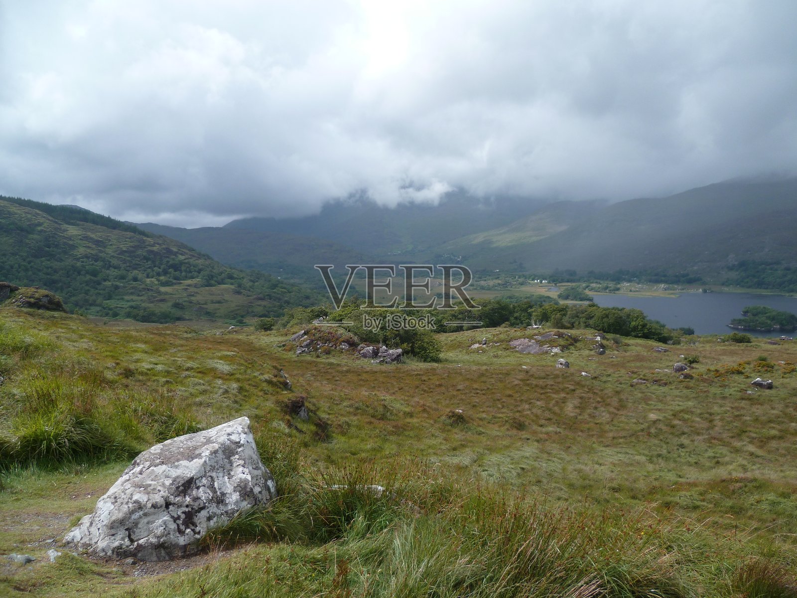 在爱尔兰的山谷中照片摄影图片