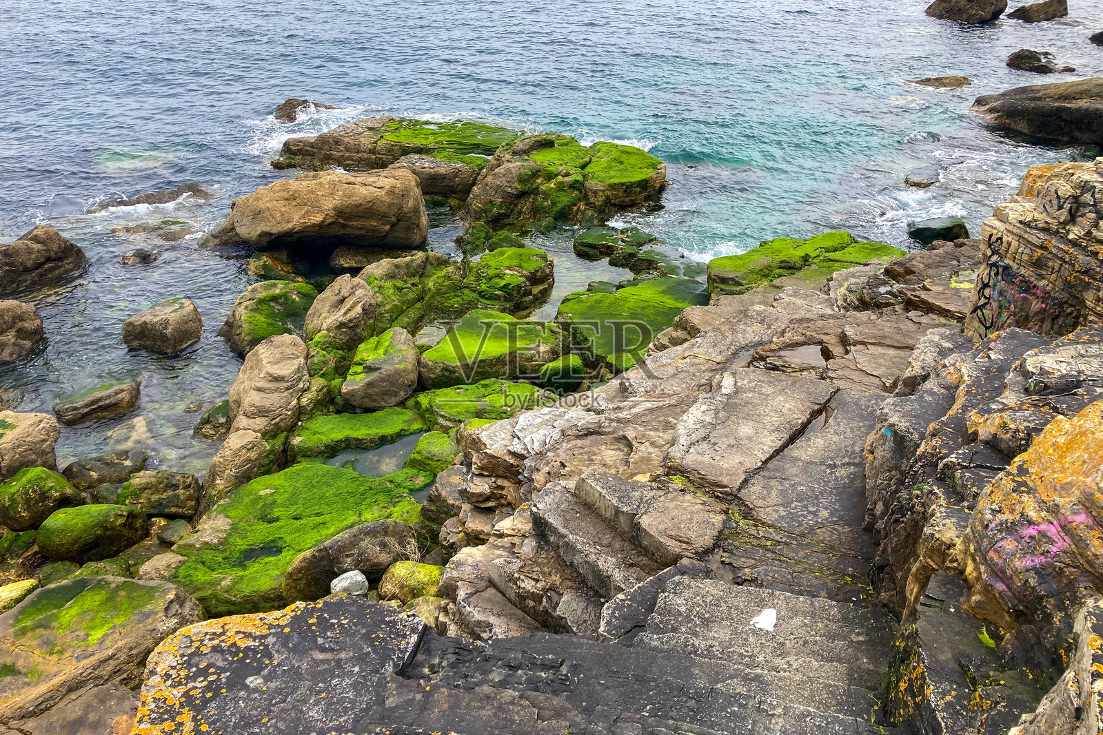 希洪是一座充满活力的海滨城市，以其海滩、文化和海洋遗产而闻名。照片摄影图片