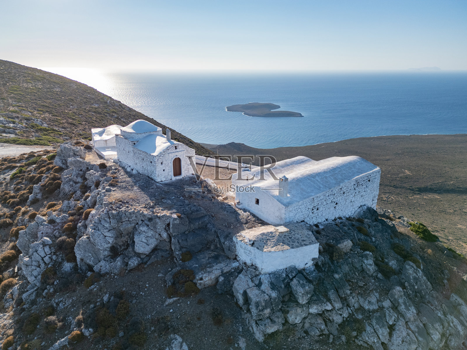 希腊基西拉岛圣乔治山教堂——历史悠久的米诺斯山顶圣所照片摄影图片