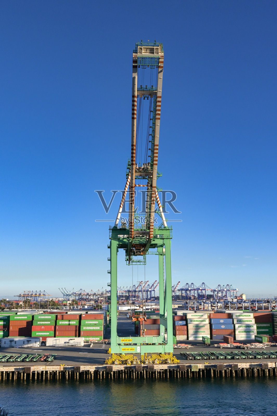 洛杉矶港的集装箱起重机。照片摄影图片