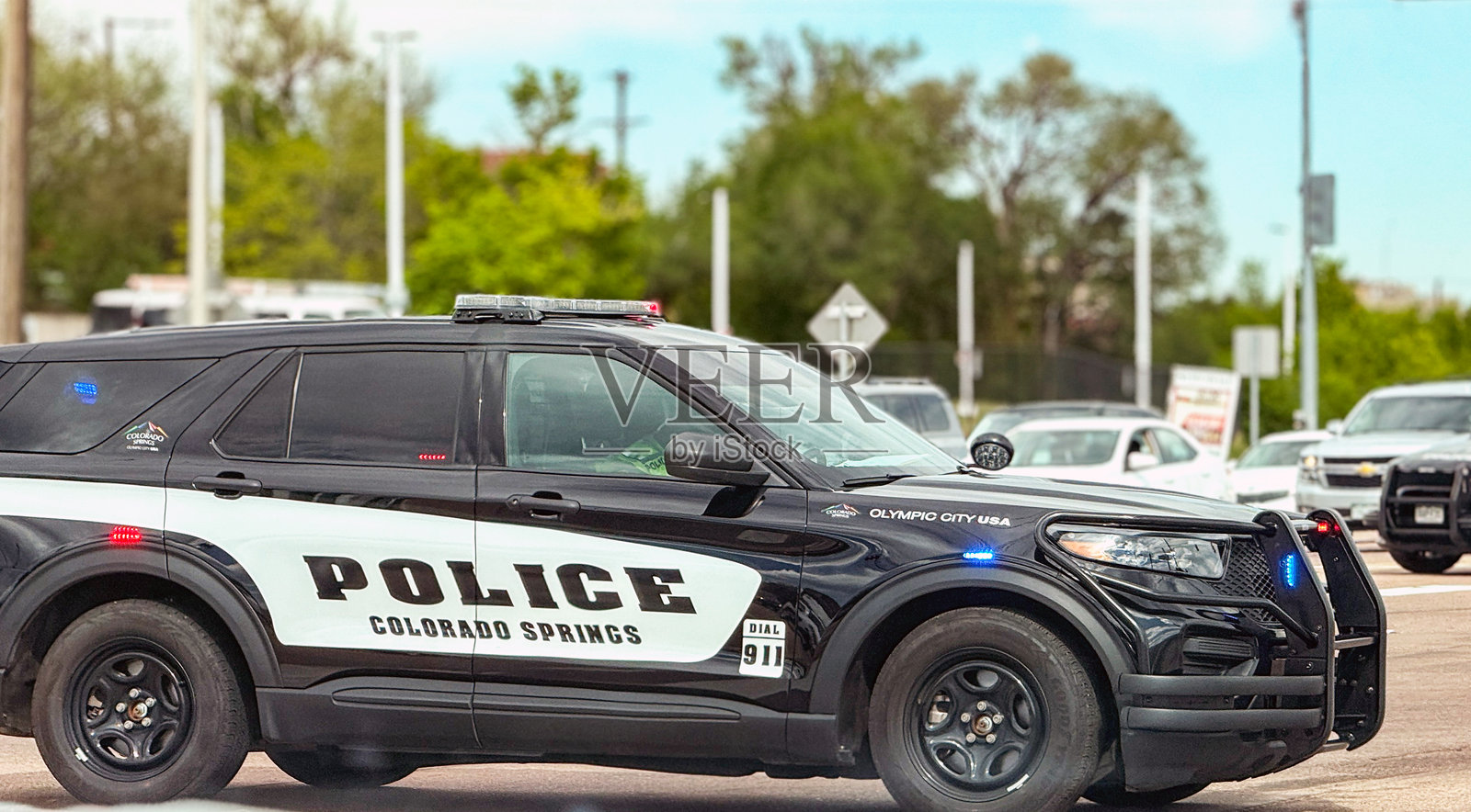 科罗拉多斯普林斯警察局的警车处理交通事故照片摄影图片