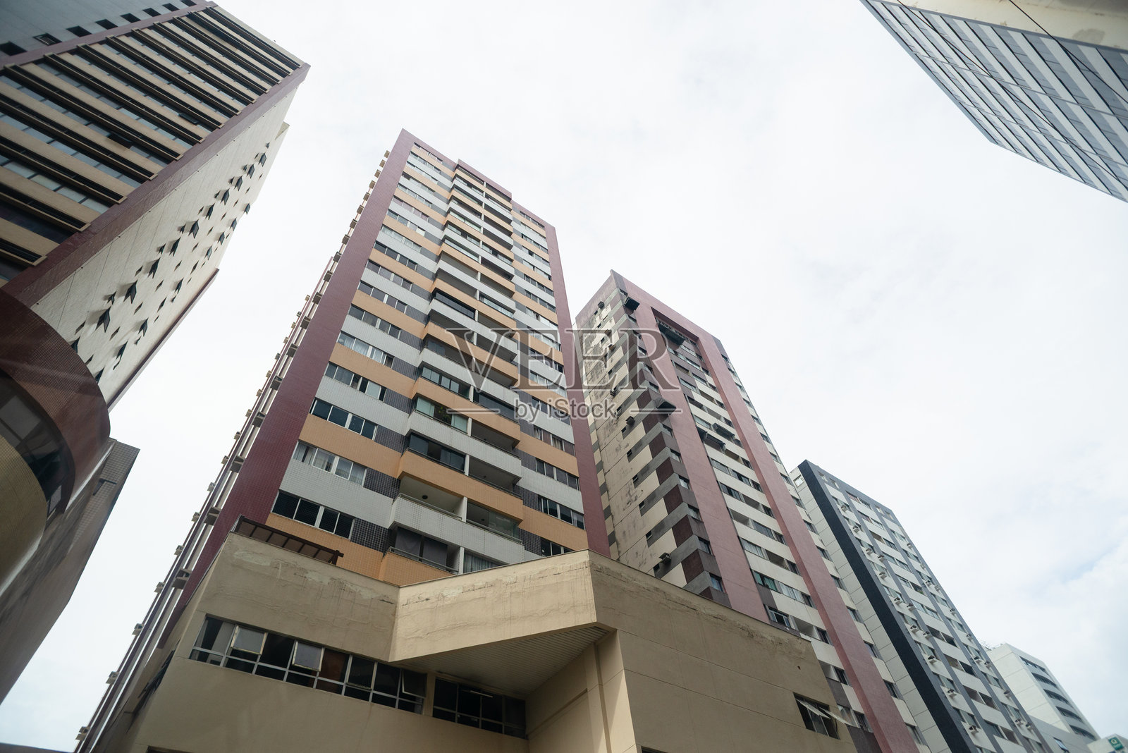 巴西巴伊亚州萨尔瓦多市Stiep街区高层住宅和商业建筑的外观照片摄影图片