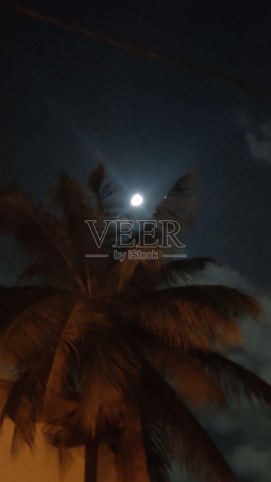 夜空中闪耀的满月 - 高清图库照片照片摄影图片