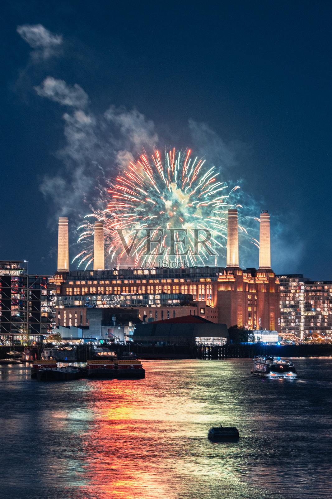 伦敦巴特西公园2025年篝火之夜烟花秀照片摄影图片