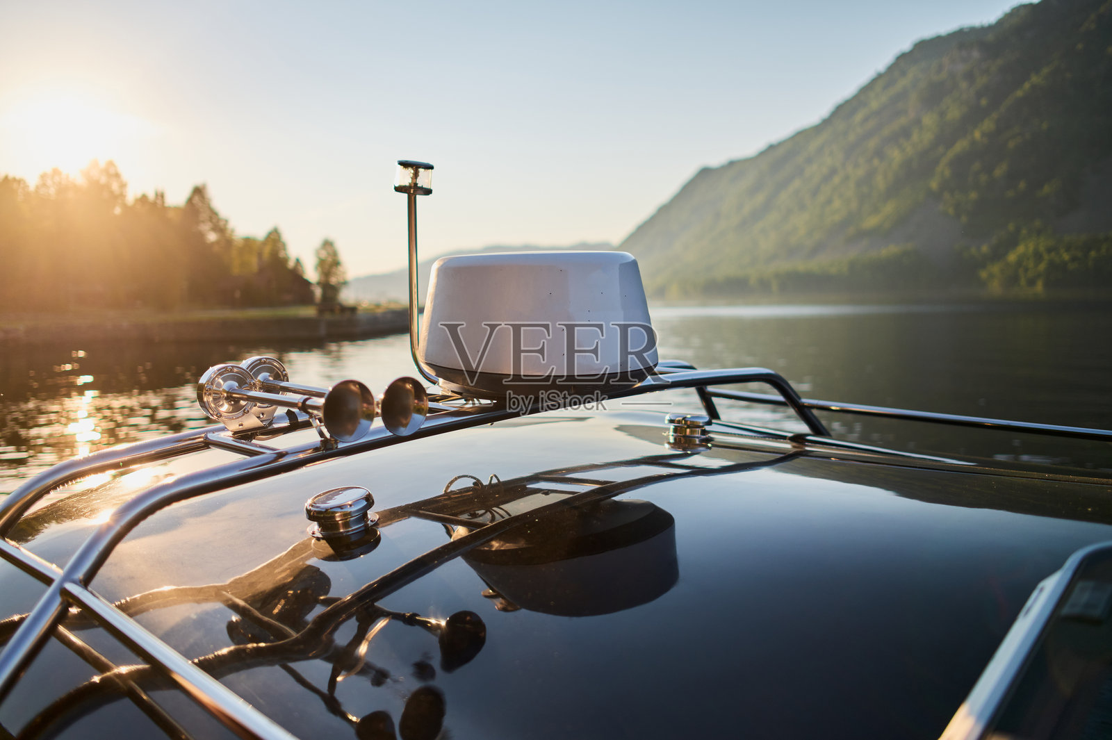 小型运输摩托艇内部的图像照片摄影图片