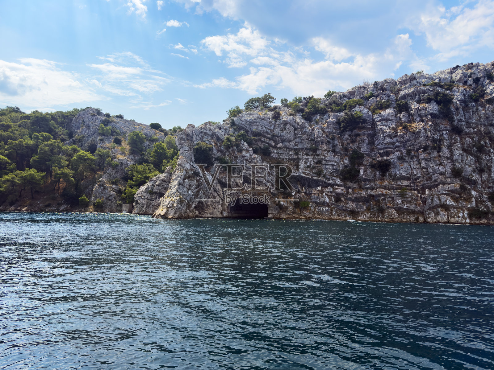 海中的岛屿照片摄影图片