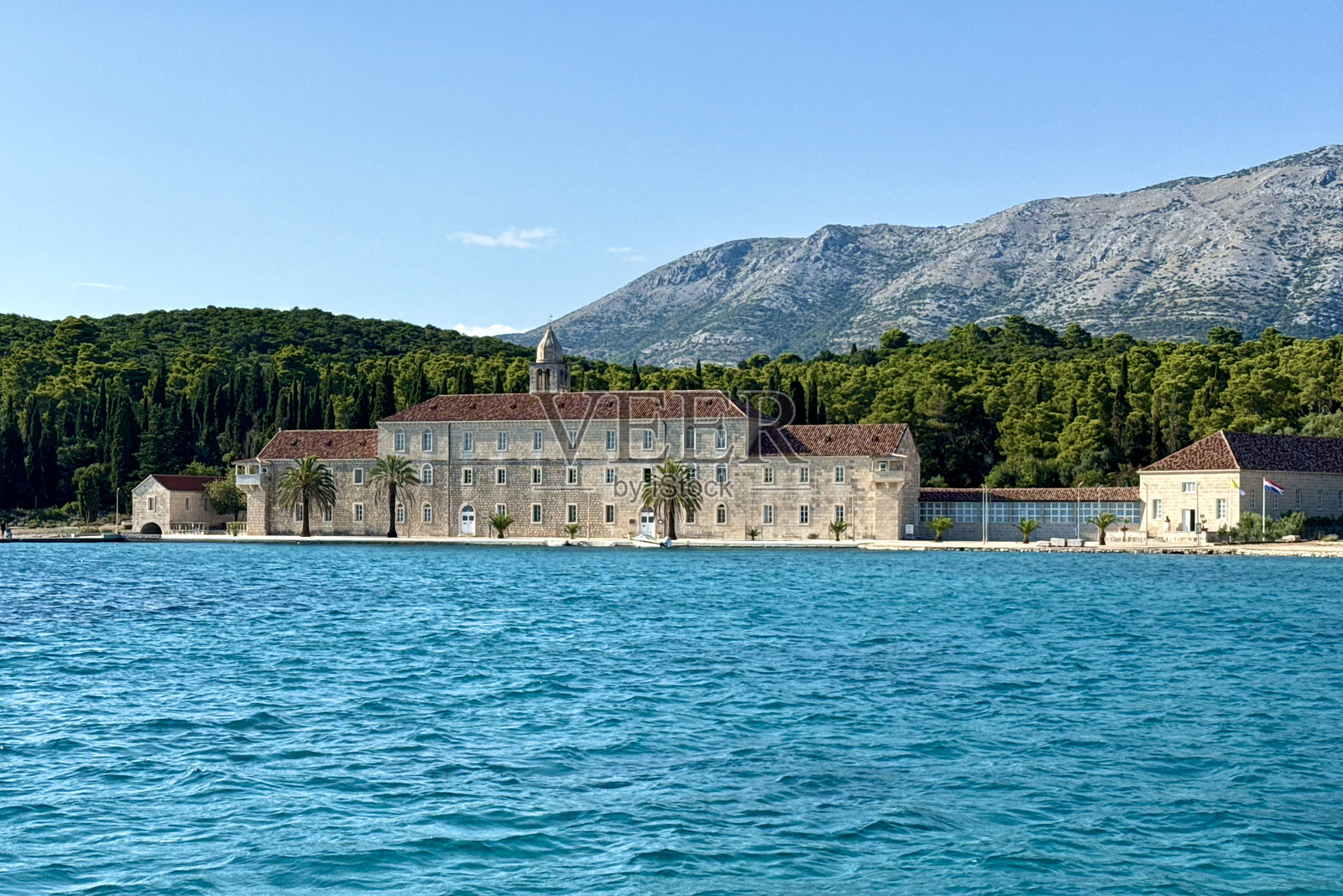 从海上看到的房屋景观照片摄影图片