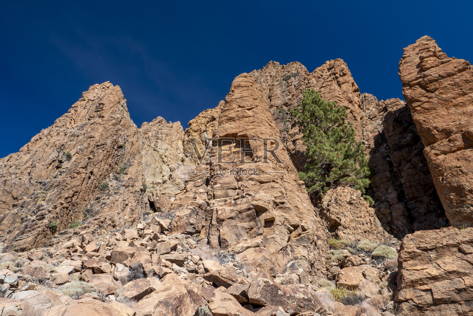 特内里费岛泰德国家公园的火山岩地貌和山坡照片摄影图片