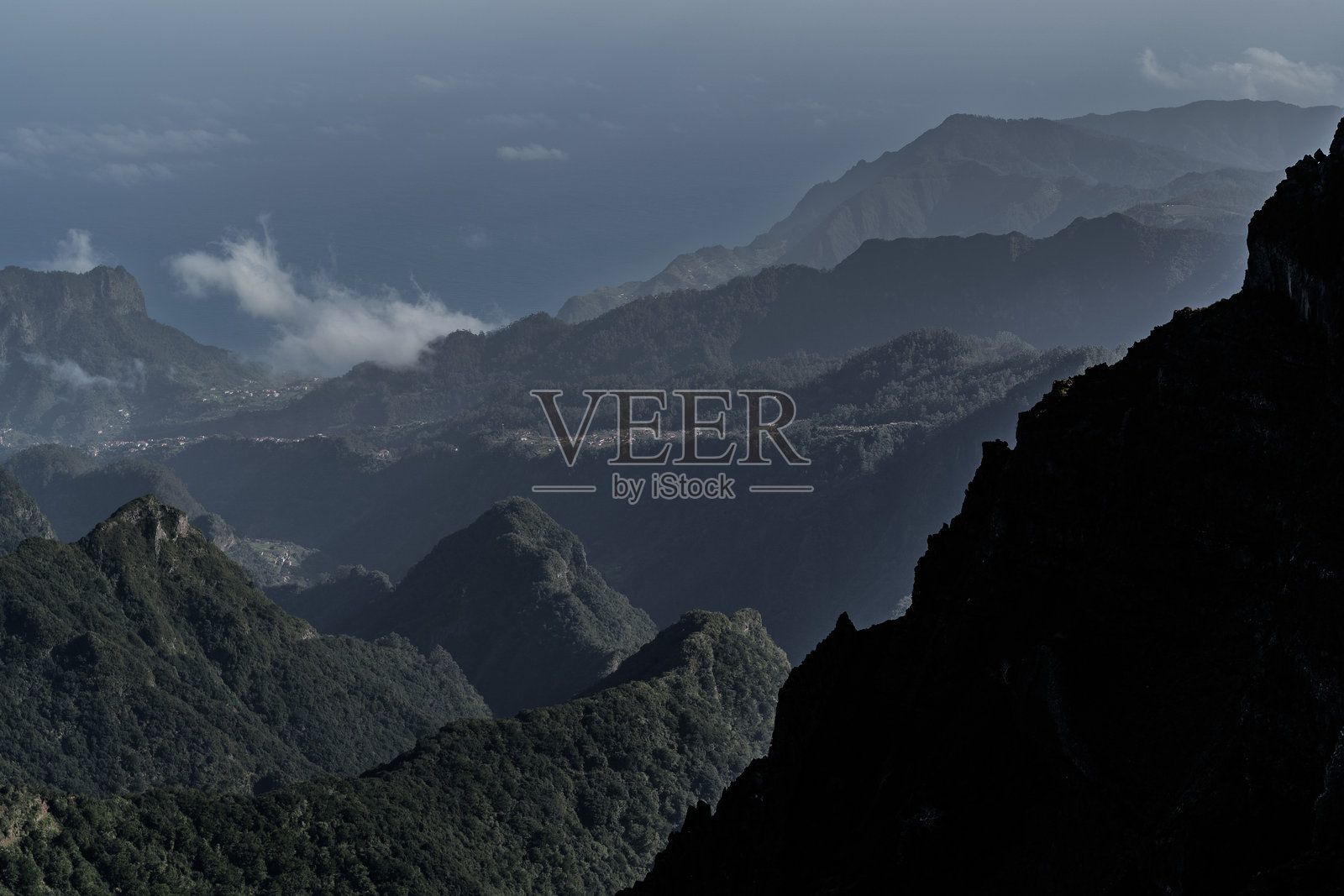 马德拉岛阿列格里峰的景色，葡萄牙照片摄影图片