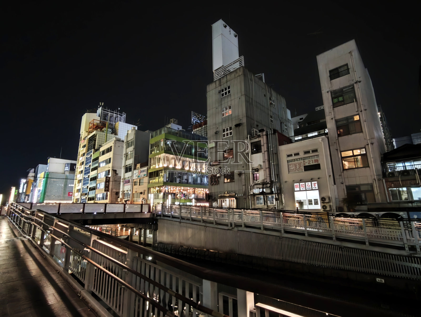 夜幕下的道顿堀运河，日本大阪照片摄影图片