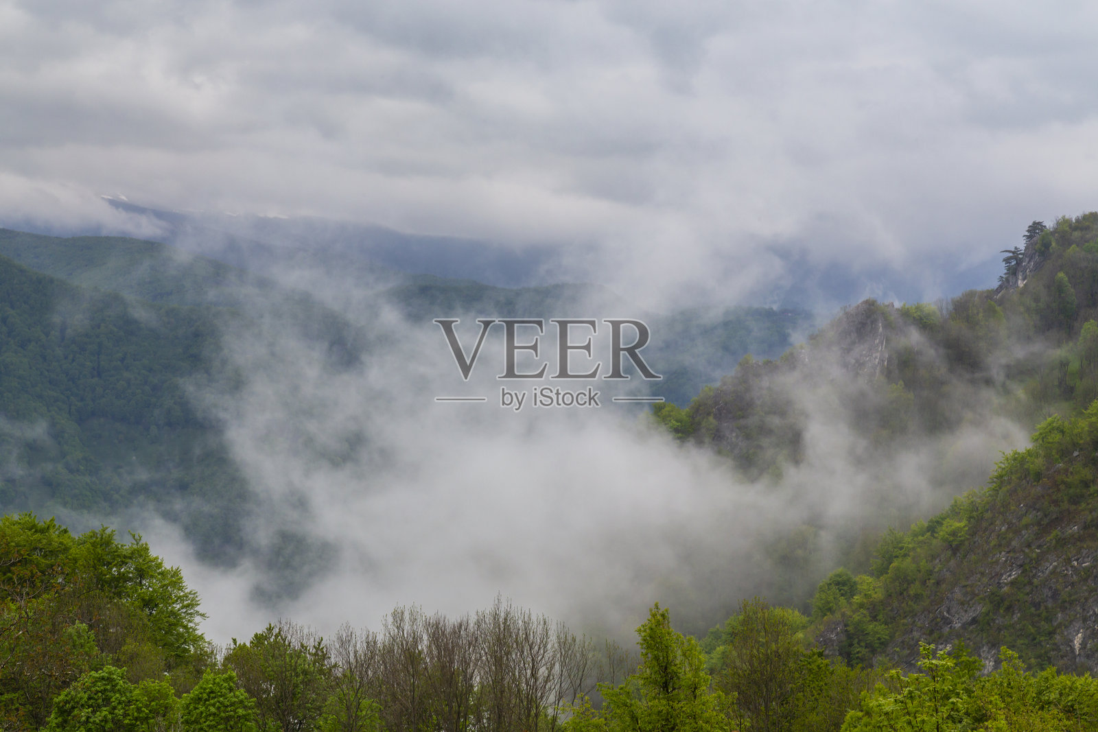 喀尔巴阡山脉的壮丽景色和清新风光，欧洲照片摄影图片