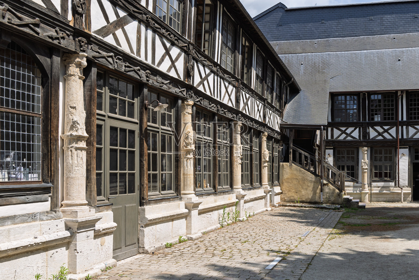 法国鲁昂市的城市景观照片摄影图片