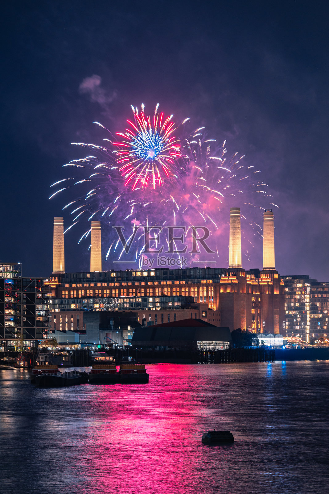 伦敦巴特西公园2025年篝火之夜烟花表演照片摄影图片