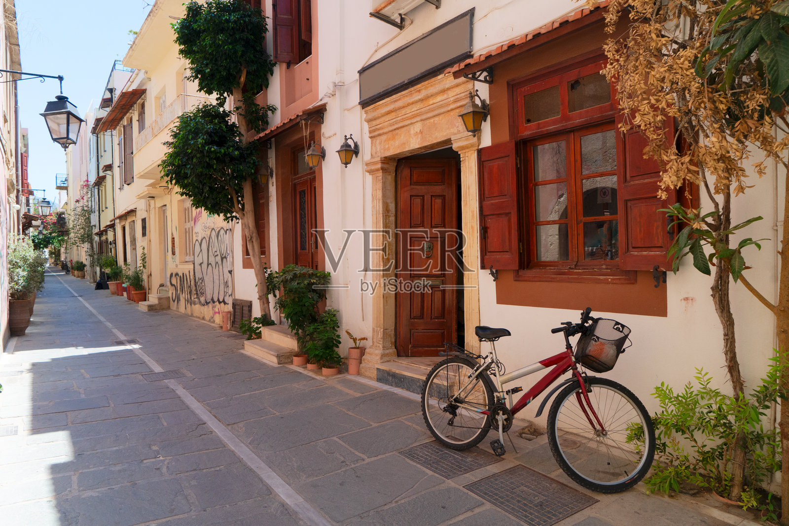 希腊克里特岛雷西姆农舒适的街道照片摄影图片