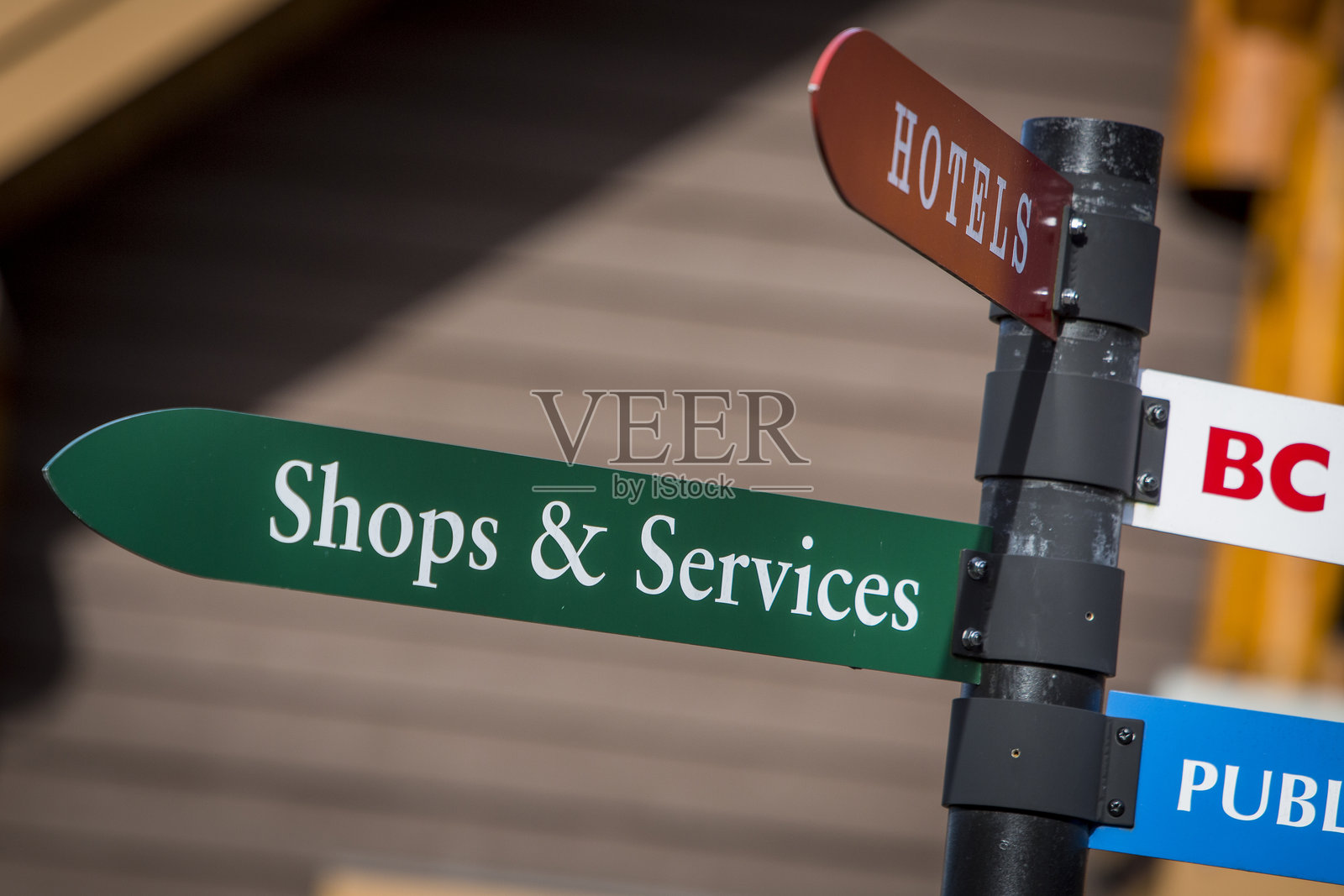 户外购物中心的路标照片摄影图片