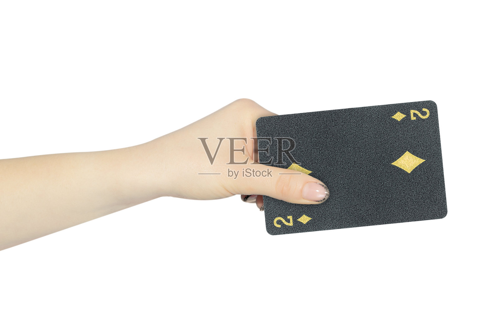 手中拿着扑克牌红桃2，伸出的手中握着一张黑色扑克牌，背景分离照片摄影图片