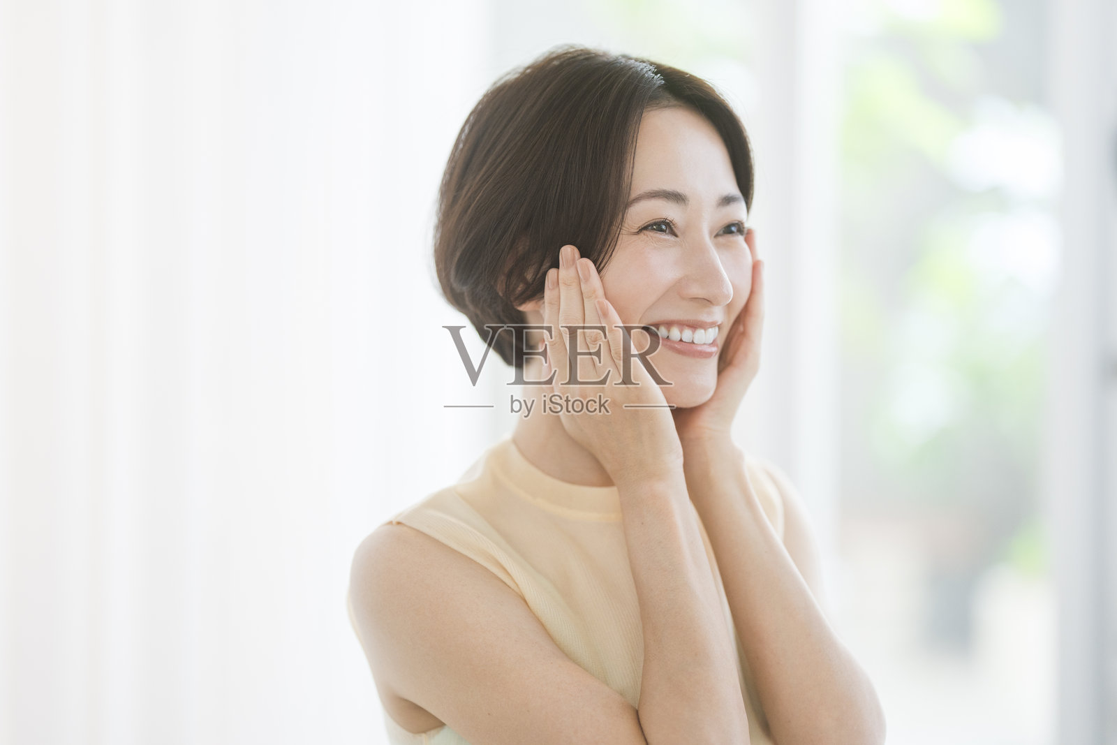 中年日本女性照片摄影图片